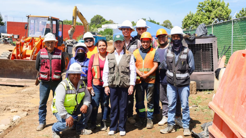 La gobernadora Margarita González Saravia supervisa los avances de construcción del distribuidor vial UAEM en Cuernavaca.