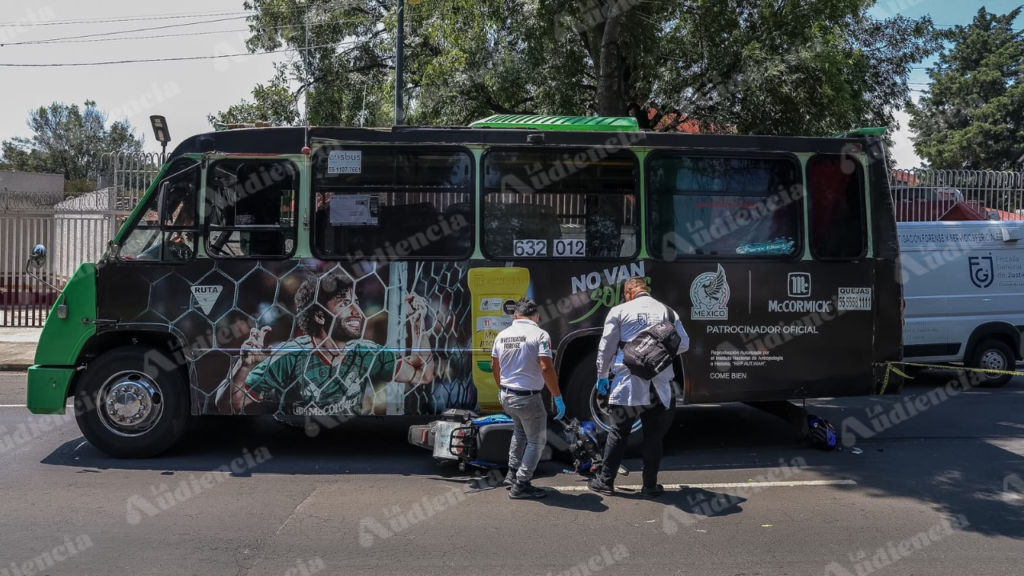 Mujer motociclista muere tras choque con camión de transporte público en la GAM