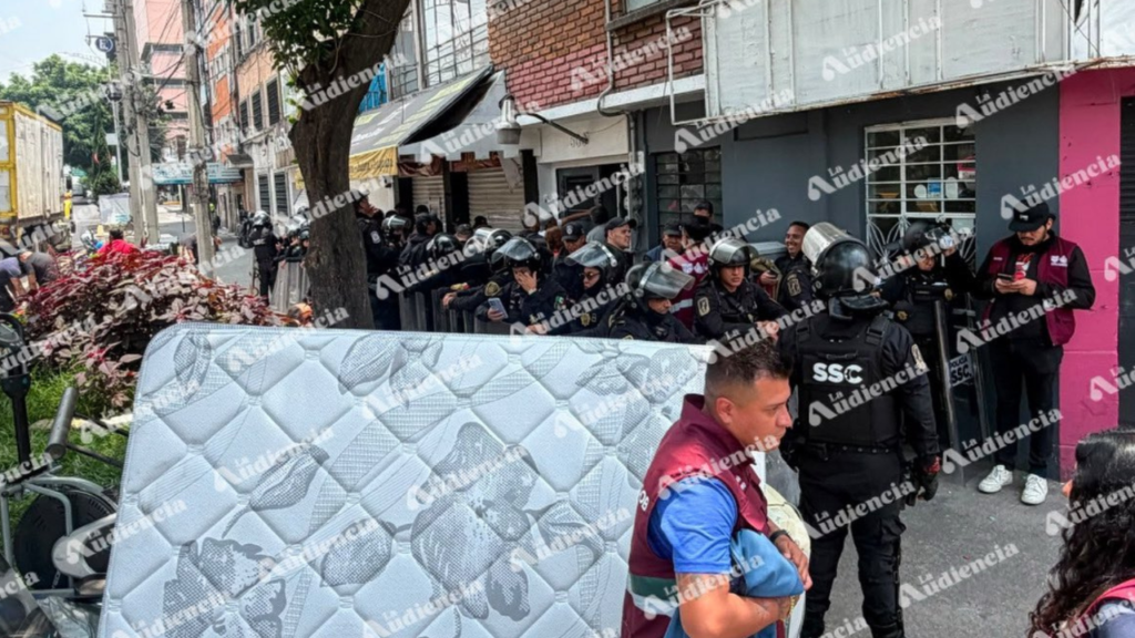 “No tenían a dónde ir”: desalojan a vecinos de 17 departamentos en la Narvarte