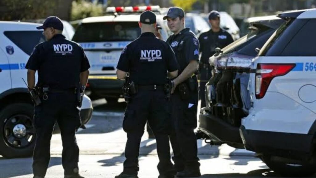 Nueva York prohíbe a su policía colaborar con ICE en casos migratorios