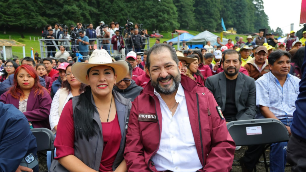 Paco Vázquez atestigua entrega del camino La Marquesa-Tenango en Edomex