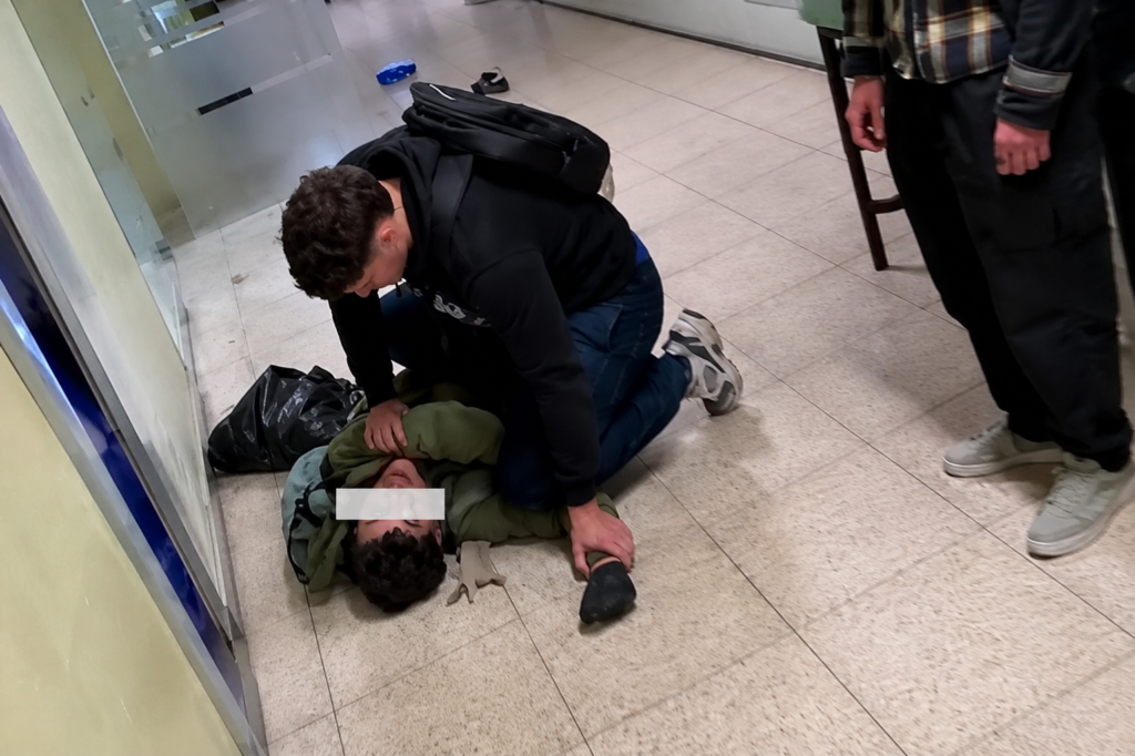 Un estudiante de 19 años apuñaló en el ojo a una compañera dentro de la Facultad de Medicina en Uruguay.