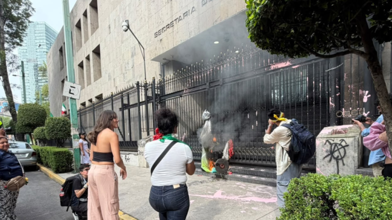 Colectivas trans retoman protestas y reinstalarán plantón frente a Segob por incumplimiento de acuerdos