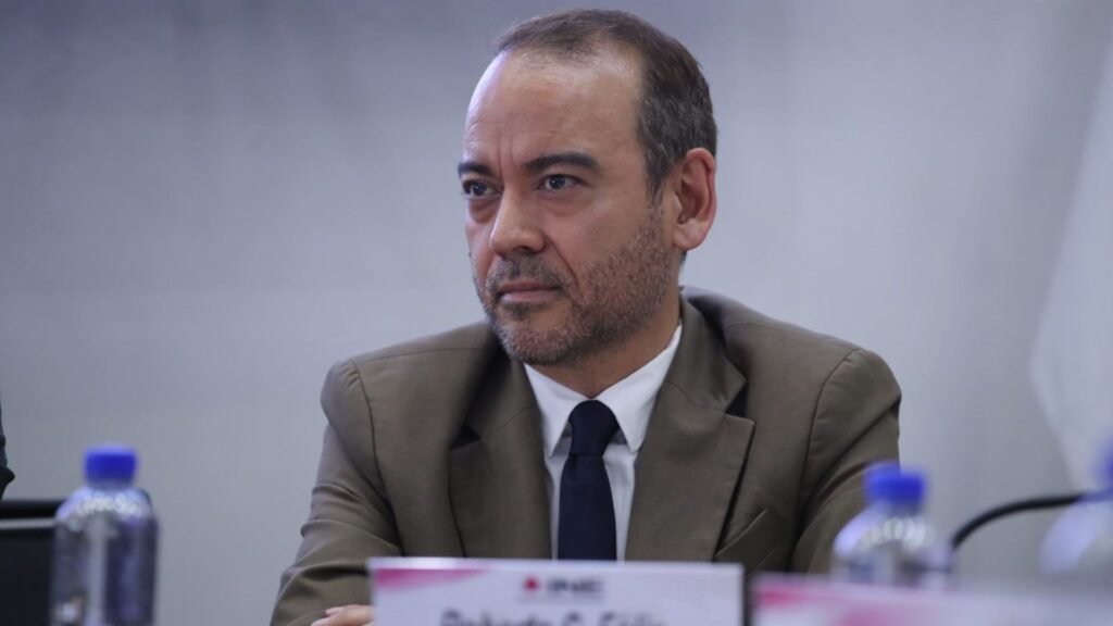 “Constituye una garantía de que cuenta con los conocimientos y la experiencia necesarios para conducir las funciones de la Secretaría Ejecutiva", aclaró el INE.