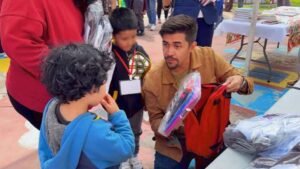 Juanita Carillo fortalece educación de la niñez en Cuautitlán; entrega 500 kits escolares