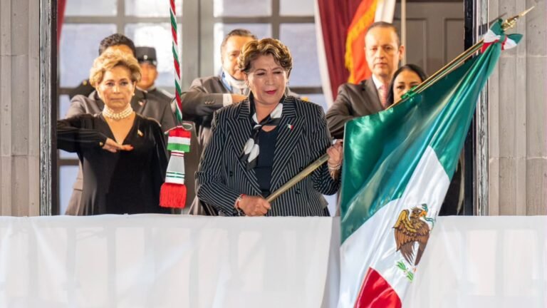 Delfina Gómez proclama “viva nuestra soberanía” durante Grito de Independencia en Toluca