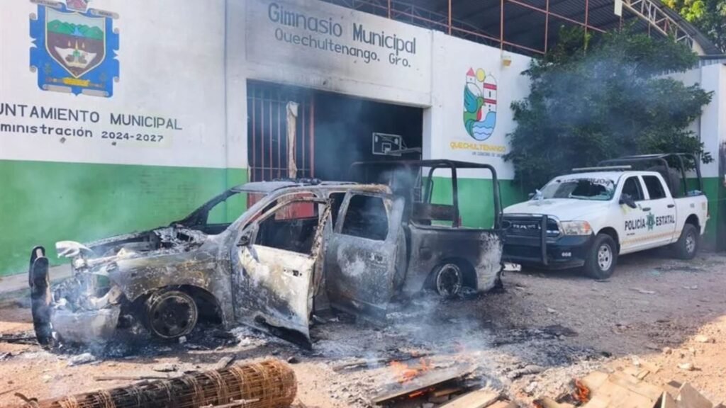 Tensión en Guerrero: pobladores retienen a militares y queman patrullas en Quechultenango y Mochitlán