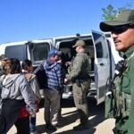 Tribunal Supremo de EU avala que Trump continúe deportando a migrantes