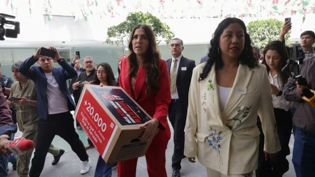 Exigen que Enrique Inzunza deje escaño en el Senado; entregan más de 23 mil firmas