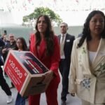 Exigen que Enrique Inzunza deje escaño en el Senado; entregan más de 23 mil firmas