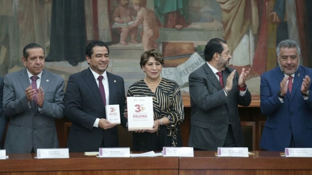 Delfina Gómez entrega Tercer Informe al Congreso mexiquense; llama a transformar el Edomex con unidad