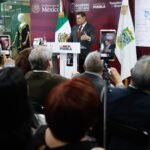 Reporteros cubren la presentación del Sistema Integral de Movilidad del Gobierno de Puebla, encabezada por Alejandro Armenta