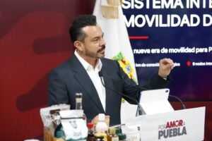 Vocero del Gobierno de Puebla explica los detalles del Sistema Integral de Movilidad ante representantes de medios