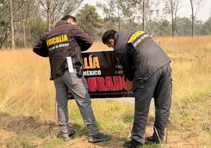 El alcalde Daniel Serrano denunció obras ilegales en la Presa Guadalupe. La Fiscalía del Edomex aseguró el predio para frenar la tala y lotificación.
