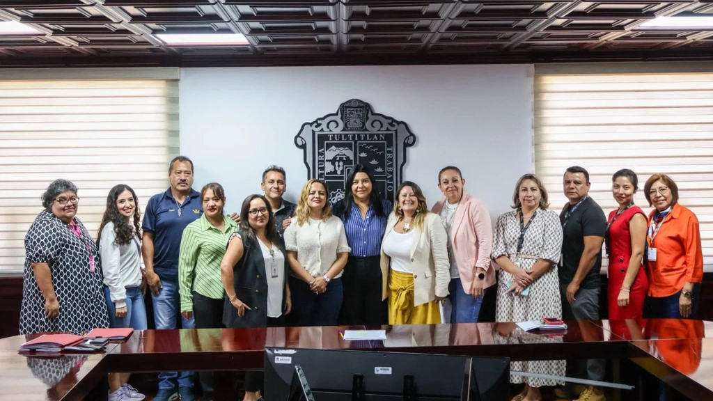 El gobierno de Tultitlán entregó apoyos económicos a las bandas de guerra ganadoras de preescolar, primaria y secundaria para fomentar valores.