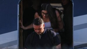 Flávio Bolsonaro llega a Miami en jet privado tras huir de Brasil