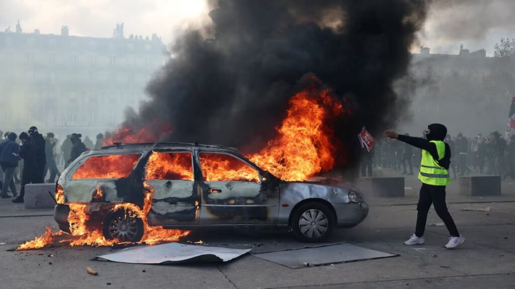 Macron amenaza con castigos tras las protestas de este 17 de octubre en Francia