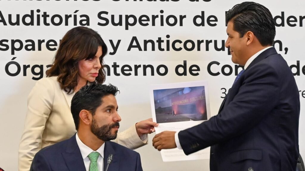 Cinco empresas simularon competencia para obtener contratos por más de 2 mil mdp del INE: contralor