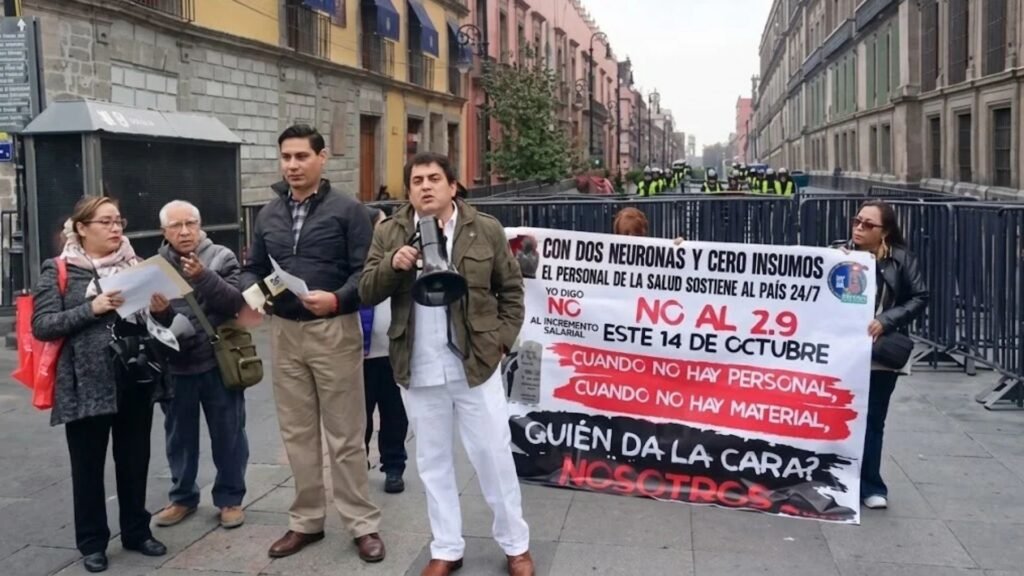 Trabajadores del IMSS protestan en Palacio Nacional: exigen salarios dignos