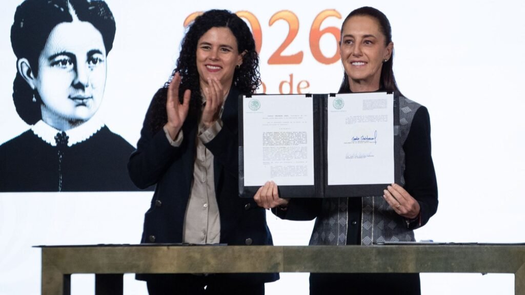 Sheinbaum firma decreto contra doble nacionalidad para presidencia y gubernaturas