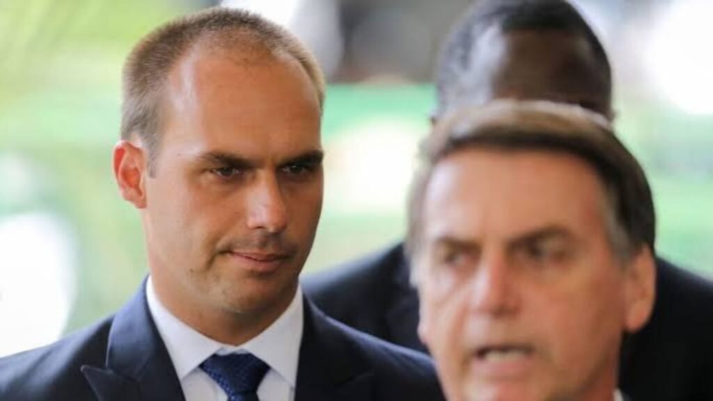 Ordenan detener a hermano de Flávio Bolsonaro a días de la segunda vuelta electoral en Brasil
